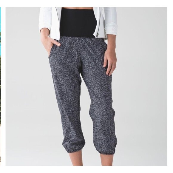 Lululemon Om Pant 2 Freckle Flower Black White Jogger Sweatpants Active  EUC - Picture 1 of 6